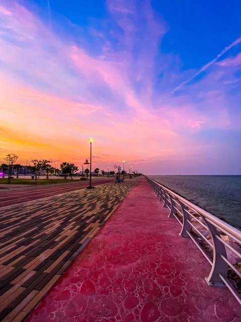 A tourist destination to attract tourists to the Kingdom of Saudi Arabia, the waterfront and the Corniche of Dammam, family entertainment places and landmarks, architectural engineering artworks amidst the marine nature.