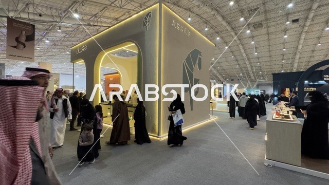 معرض العطور في الرياض أُقيمت من ديسمبر 2025 - يناير 2026 في المملكة العربية السعودية، تقدم تجربة حسية تشمل التسوق والتعلم عن صناعة العطور وورش العمل، فعاليات سنوية كبرى (معرض العود الأزرق والعطور الدولي)