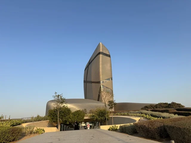 The King Abdulaziz Center for World Culture (Ithra) building features contemporary architectural design, a modern metal facade, and open outdoor spaces, serving as a model for cultural and urban development, and is an urban landmark in Dhahran in the Eastern Province.