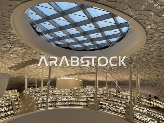 مكتبة والعديد من المرافق الأخرى، منارة ثقافية و معالم سياحية مشهورة, مكان للقراء ومحبي العلم والكتب والمعرفة، أكبر المكتبات العامة في السعوديه،  5 أكتوبر 2025، مركز الملك عبد العزيز الثقافي العالمي (إثراء) في مدينة الظهران في المملكة العربية السعودية.