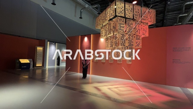 معرض فني مشترك ، فنون أدائية وموسيقية تعكس التبادل الثقافي والحضاري ، فعالية بين ثقافتين (السعودية والصين) في قاعة  الملفى بمدينة مسك بالرياض يوم 24 ديسمبر 2025  ، تجربة الشارع الصيني، معرض فني مشترك ، عروض فنية حية