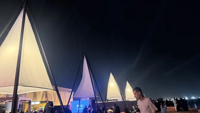 مساحة ترفيهية تفاعلية مناسبة للعائلات،  مهرجان السفن الخشبية على شاطئ الحمراء بجدة في المملكة العربية السعودية 12 إلى 16 يناير 2026، عروض لمراحل بناء السفن التقليدية والأدوات والمواد المستخدمة،  التراث البحري والهوية الساحلية، الأنشطة التفاعلية والعروض الثقافية