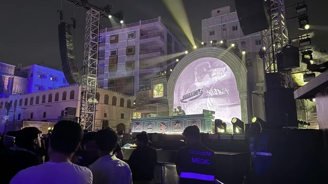 أجواء احتفالية نابضة بالطاقة، فعالية بلد بيست في مدينة جدة التاريخية، المملكة العربية السعودية، مهرجان موسيقي وفني من تنظيم مدل بيست يوم 30 من يناير 2026،  عرض موسيقي غنائي وتجربة فنية معاصرة،  الموسيقى والفن في قلب جدة وعلى مقربة من ساحل البحر الأحمر.