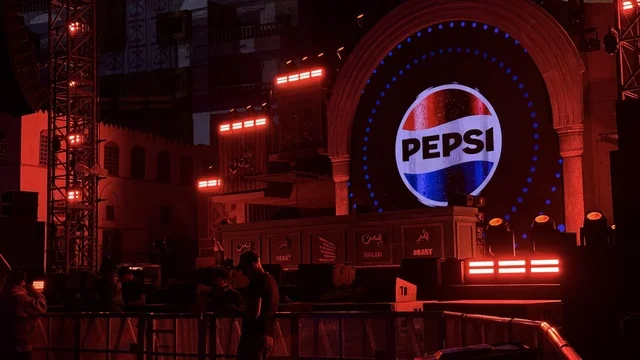 أجواء احتفالية نابضة بالطاقة، فعالية بلد بيست في مدينة جدة التاريخية، المملكة العربية السعودية، مهرجان موسيقي وفني من تنظيم مدل بيست يوم 30 من يناير 2026،  عرض موسيقي غنائي وتجربة فنية معاصرة،  الموسيقى والفن في قلب جدة وعلى مقربة من ساحل البحر الأحمر.