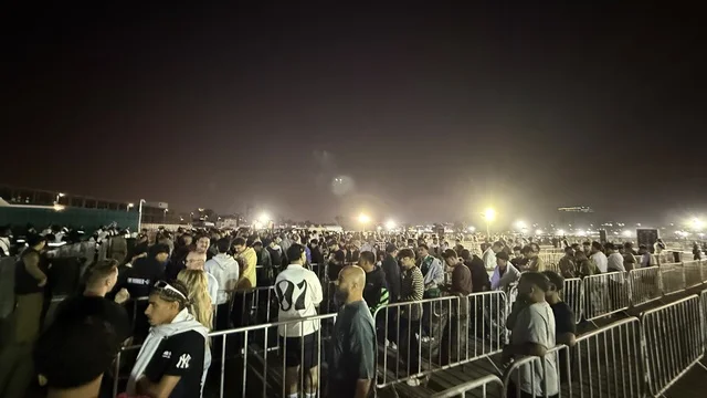 أجواء احتفالية نابضة بالطاقة، فعالية بلد بيست في مدينة جدة التاريخية، المملكة العربية السعودية، مهرجان موسيقي وفني من تنظيم مدل بيست يوم 30 من يناير 2026،  عرض موسيقي غنائي وتجربة فنية معاصرة،  الموسيقى والفن في قلب جدة وعلى مقربة من ساحل البحر الأحمر.