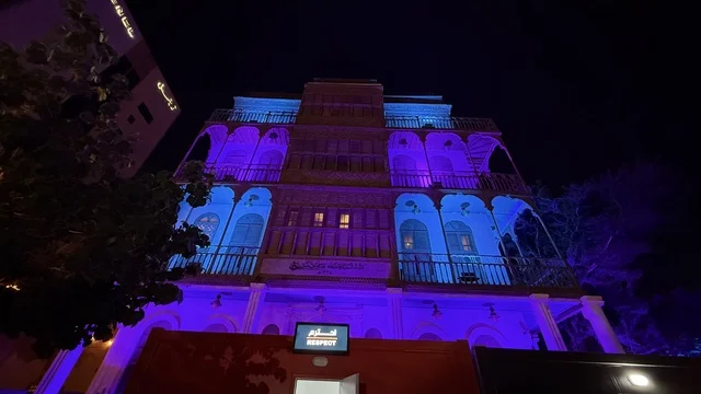 الساحة الخارجية لفعالية بلد بيست في مدينة جدة التاريخية، المملكة العربية السعودية، مهرجان موسيقي وفني من تنظيم مدل بيست يوم 30 من يناير 2026،  تجربة فنية معاصرة وعرض موسيقي غنائي ، الموسيقى والفن في قلب جدة وعلى مقربة من ساحل البحر الأحمر.