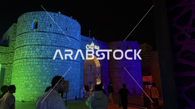 الساحة الخارجية لفعالية بلد بيست في مدينة جدة التاريخية، المملكة العربية السعودية، مهرجان موسيقي وفني من تنظيم مدل بيست يوم 30 من يناير 2026،  تجربة فنية معاصرة وعرض موسيقي غنائي ، الموسيقى والفن في قلب جدة وعلى مقربة من ساحل البحر الأحمر.