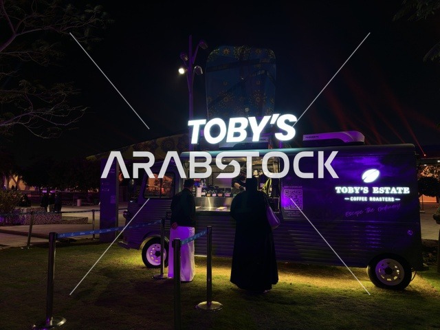 مقهي وكوفي في فعالية شارع أسبانيا في مركز الملك عبدالعزيز الثقافي العالمي "إثراء" بمدينة الظهران في المنطقة الشرقية، المملكة العربية السعودية، يوم 11 من أكتوبر 2025، عروض موسيقية وفنية حية، أنشطة تفاعلية العائلات والأطفال ،رقصات فلامنكو ، مطاعم ومقاهي بطابع اسباني، أجواء احتفالية نابضة بالحياة.