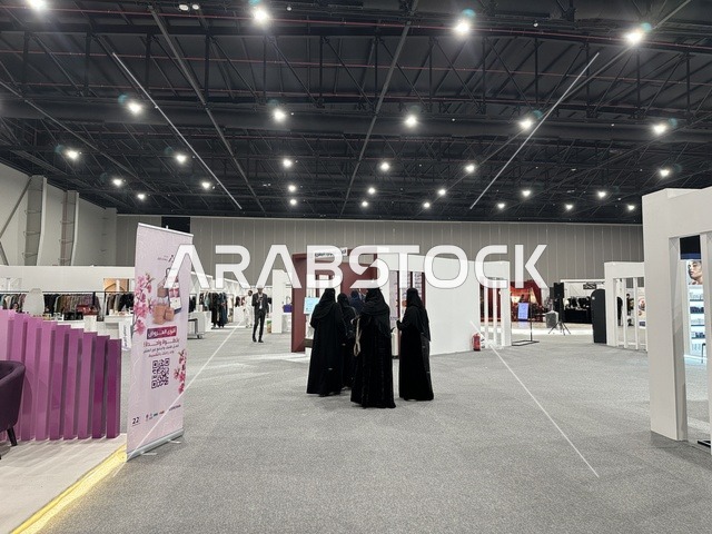 أجنحة متنوعة فى معرض المصممين والمصممات فى المنطقة الشرقية يوم 29 من ديسمبر 2025 ، المملكة العربية السعودية، منصة إبداعية للأزياء والتصميم،  إبراز الهوية والابتكار، تفاعل مباشر مع الزوار، تجارب تذوق مميزة، أجواء راقية داخل المعرض