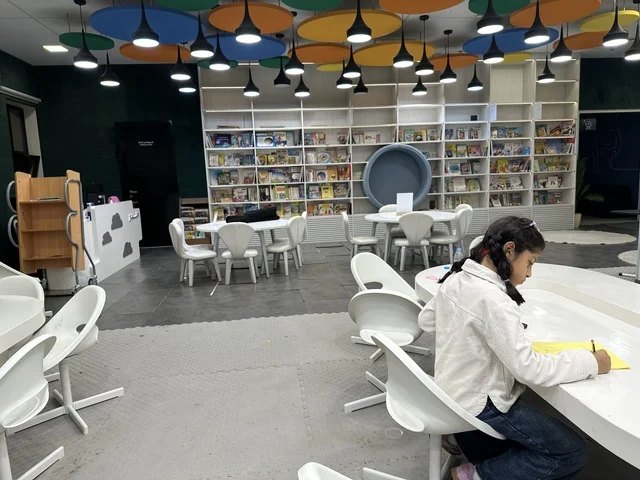 أنشطة تعليمية وتفاعلية لجميع الفئات، بيت الثقافة فى الدمام بالمنطقة الشرقية، المملكة العربية السعودية،  مكتبة الدمام العامة ،معلم ثقافي ومعرفي يعزز الإبداع والفنون، فعاليات ثقافية ومجتمعية متنوعة،  مساحات للمعارض وورش العمل ،  بيئة ملهمة تجمع الثقافة والمعرفة والفن.