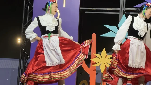 عرض غنائي ورقصة شعبية مكسيكية فى مهرجان للطعام فى حدائق إثراء الخارجية بالظهران، الشرقية ، المملكة العربية السعودية، يوم 28 من ديسمبر 2025 ، جلسات خارجية ممتعه، تجربة طعام عالمية ، مطاعم دولية ومحلية ، أجواء عائلية وترفيهية