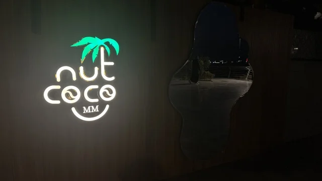 مطاعم ومقاهي مطلة على الواجهة البحرية ، واجهة أبحر على كورنيش جدة الشمالي بمدينة جدة، المملكة العربية السعودية، وجهة سياحية وترفيهية بحرية، ممشى ساحلي بإطلالات مفتوحة على البحر الأحمر، أنشطة ترفيهية متنوعة ،  أجواء عائلية هادئة ومميزة