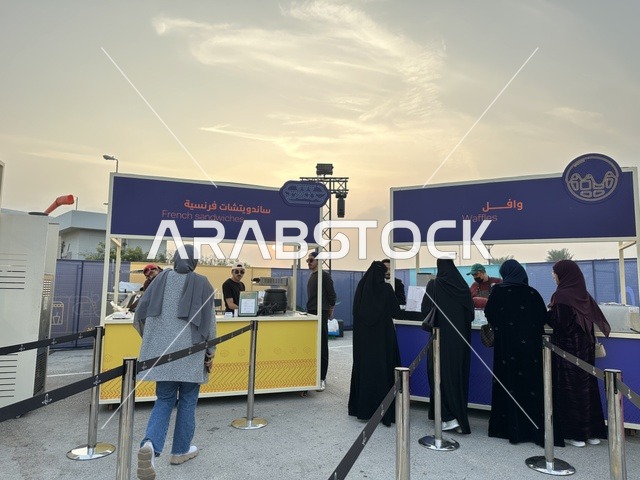 Family and entertainment atmosphere, famous restaurants and live cooking shows, an entertaining and educational experience, diverse global flavors, enjoyable outdoor seating, Ithra Food Festival in the Eastern Province, Dhahran, Saudi Arabia, on December 28, 2025.