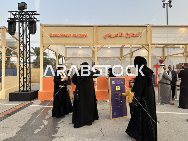 مطاعم دولية ومحلية فى مهرجان للطعام فى حدائق إثراء الخارجية بالظهران، الشرقية ، المملكة العربية السعودية، يوم 28 من ديسمبر 2025 ،أجواء عائلية وترفيهية، تجربة ترفيهية وتعليمية،  نكهات عالمية متنوعة، جلسات خارجية ممتعه