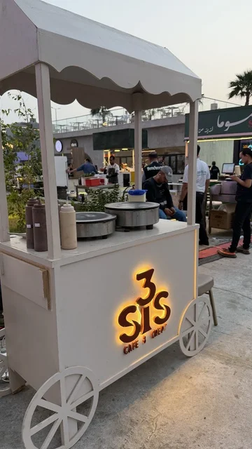 عربة الطعام المتنقلة في فعالية " أنا وأنت يا رمضان " في مدينة جدة، المملكة العربية السعودية، يوم  1 من فبراير 2026، تجربة رمضانية اجتماعية وثقافية، عروض رمضانية، جلسات عائلية وأجواء روحانية، فعاليات ترفيهية مستوحاة من روح الشهر الفضيل، معرض تجاري ، أجواء دافئة تعزز قيم المشاركة والاحتفاء برمضان.