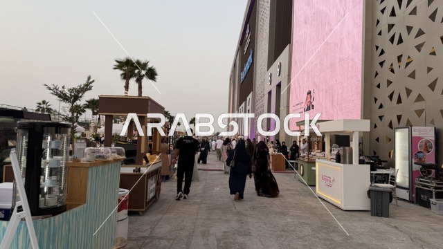 عربة الطعام المتنقلة في فعالية " أنا وأنت يا رمضان " في مدينة جدة، المملكة العربية السعودية، يوم  1 من فبراير 2026، تجربة رمضانية اجتماعية وثقافية، عروض رمضانية، جلسات عائلية وأجواء روحانية، فعاليات ترفيهية مستوحاة من روح الشهر الفضيل، معرض تجاري ، أجواء دافئة تعزز قيم المشاركة والاحتفاء برمضان.