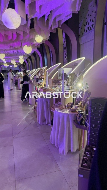 ديكور واضواء فعالية " أنا وأنت يا رمضان " في مدينة جدة، المملكة العربية السعودية، يوم  1 من فبراير 2026، تجربة رمضانية اجتماعية وثقافية، عروض رمضانية، جلسات عائلية وأجواء روحانية، فعاليات ترفيهية مستوحاة من روح الشهر الفضيل، معرض تجاري ، أجواء دافئة تعزز قيم المشاركة والاحتفاء برمضان.