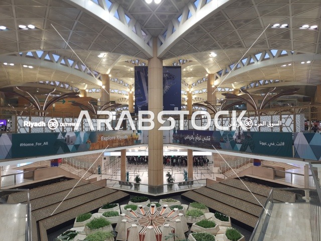 رحلات السفر الجويه ،الديكورات الداخليه والفن الهندسي المتميز لمطار جده الدولي في المملكة العربية السعودية, صالات استقبال المسافرين ، تقديم الخدمات الراقيه للمغادرين والقادمين في مطار جدة الدولي
