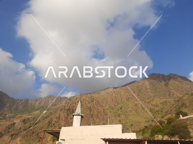 المعالم الدينية المقدسة في المناطق الجبلية, المنتزهات والحدائق الترفيهية في المملكة, الفن الهندسي المعماري لبناء المساجد في السعودية, التضاريس في القمم والمرتفعات الجبلية, أماكن السياحة في منطقة الحجرة في مدينة الباحة, الاستمتاع بالأجواء الهادئة في وقت الغروب