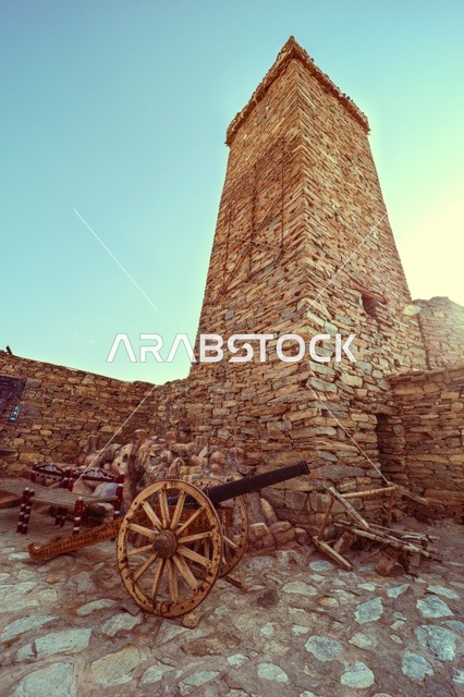 بناء حجري قديم،  متحف قصر المصمك التاريخي في مدينة الرياض في السعودية، معالم الرياض التاريخية، قصر المصمك التراثي، الهندسة المعمارية القديمة، اماكن اثرية سياحية في السعودية