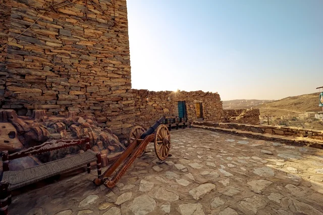 العمارة القديمة في بناء متحف قصر المصمك التاريخي في مدينة الرياض في السعودية، معالم الرياض التاريخية، قصر المصمك التراثي، الهندسة المعمارية القديمة، اماكن اثرية سياحية في السعودية