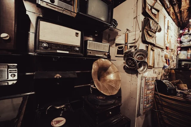 Ancient musical instruments in the Museum of Al-Masmak Historical Palace in Riyadh, Saudi Arabia, historical landmarks of Riyadh, the heritage Al-Masmak Palace, ancient architecture, archaeological tourist sites in Saudi Arabia.