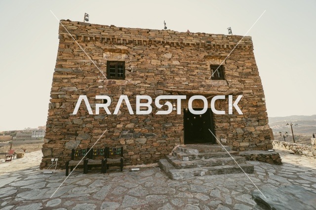 بناء حجري قديم،  متحف قصر المصمك التاريخي في مدينة الرياض في السعودية، معالم الرياض التاريخية، قصر المصمك التراثي، الهندسة المعمارية القديمة، اماكن اثرية سياحية في السعودية