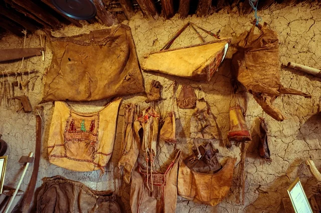 Old utensils and equipment, the Masmak Historical Museum in the city of Riyadh, Saudi Arabia, historical landmarks of Riyadh, the heritage Masmak Palace, ancient architecture, archaeological tourist sites in Saudi Arabia.