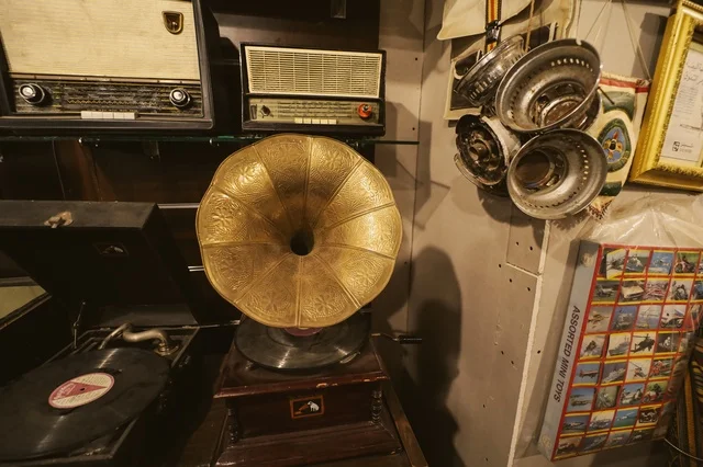 Ancient musical instruments in the Museum of Al-Masmak Historical Palace in Riyadh, Saudi Arabia, historical landmarks of Riyadh, the heritage Al-Masmak Palace, ancient architecture, archaeological tourist sites in Saudi Arabia.