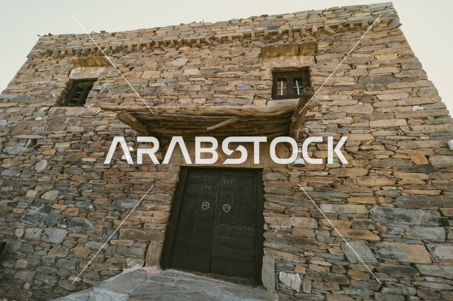 العمران العسيري، بيت قديم من الطين بمنطقة عسير، أماكن تاريخية أثرية في المملكة العربية السعودية ،المداميك، الهندسة المعمارية القديمة