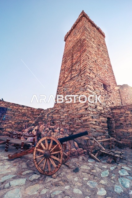 بناء حجري قديم،  متحف قصر المصمك التاريخي في مدينة الرياض في السعودية، معالم الرياض التاريخية، قصر المصمك التراثي، الهندسة المعمارية القديمة، اماكن اثرية سياحية في السعودية