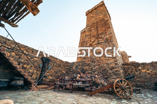 بناء حجري قديم،  متحف قصر المصمك التاريخي في مدينة الرياض في السعودية، معالم الرياض التاريخية، قصر المصمك التراثي، الهندسة المعمارية القديمة، اماكن اثرية سياحية في السعودية