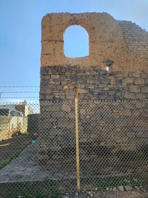 معالم وأماكن اسلامية مقدسة، العبادة والتقرب إلى الله تعالى، منزل علي بن ابي طالب يقع بجوار المسجد النبوي الشريف في المملكة العربية السعودية، أماكن سياحية تراثية في المملكة