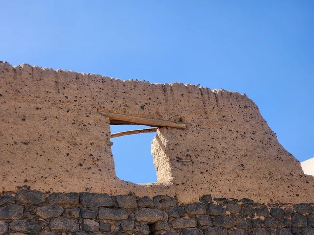 منزل علي بن ابي طالب يقع بجوار المسجد النبوي الشريف في المملكة العربية السعودية، أماكن سياحية تراثية في المملكة ، العبادة والتقرب إلى الله تعالى، معالم وأماكن اسلامية مقدسة