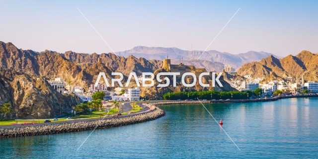 مدينة مسقط عاصمة سلطنة عمان ومركزها الإداري والاقتصادي والسياسي، تحيط بها جبال الحجر الشرقي، وتشتهر بمبانيها البيضاء، معالم وأماكن سياحية،  وجهة سياحية على مدار العام.