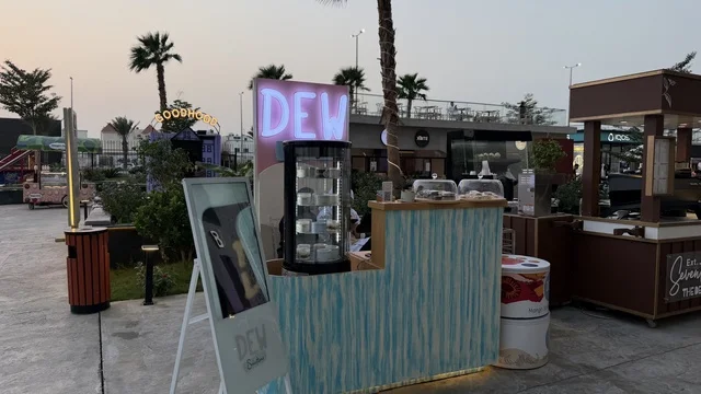 كوفي ومطعم في فعالية " أنا وأنت يا رمضان " في مدينة جدة، المملكة العربية السعودية، يوم 1 من فبراير 2026، تجربة رمضانية اجتماعية وثقافية، أنشطة تفاعلية وعروض رمضانية، جلسات عائلية وأجواء روحانية، فعاليات ترفيهية مستوحاة من روح الشهر الفضيل، أجواء دافئة تعزز قيم المشاركة والاحتفاء برمضان.