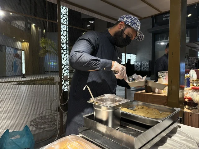 كوفي ومطعم في فعالية " أنا وأنت يا رمضان " في مدينة جدة، المملكة العربية السعودية، يوم 1 من فبراير 2026، تجربة رمضانية اجتماعية وثقافية، أنشطة تفاعلية وعروض رمضانية، جلسات عائلية وأجواء روحانية، فعاليات ترفيهية مستوحاة من روح الشهر الفضيل، أجواء دافئة تعزز قيم المشاركة والاحتفاء برمضان.