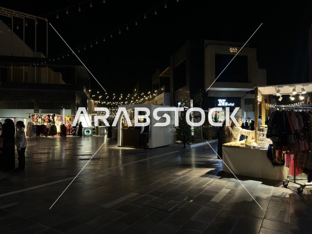 شارع النافورة  في فعالية " أنا وأنت يا رمضان " في مدينة جدة، المملكة العربية السعودية، يوم 1 من فبراير 2026، تجربة رمضانية اجتماعية وثقافية، أنشطة تفاعلية وعروض رمضانية، جلسات عائلية وأجواء روحانية، فعاليات ترفيهية مستوحاة من روح الشهر الفضيل، أجواء دافئة تعزز قيم المشاركة والاحتفاء برمضان.