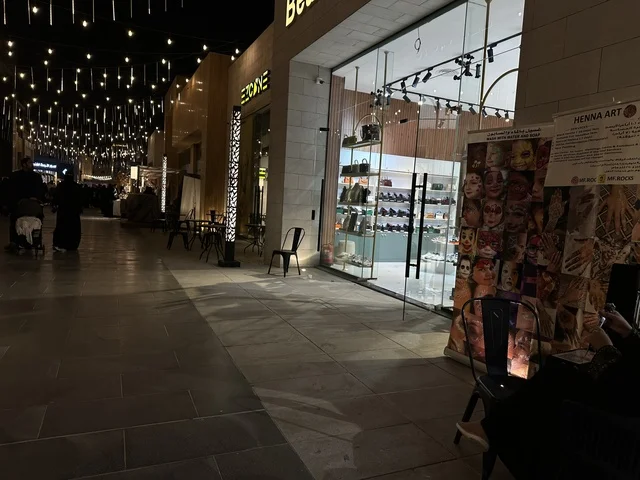 شارع النافورة  في فعالية " أنا وأنت يا رمضان " في مدينة جدة، المملكة العربية السعودية، يوم 1 من فبراير 2026، تجربة رمضانية اجتماعية وثقافية، أنشطة تفاعلية وعروض رمضانية، جلسات عائلية وأجواء روحانية، فعاليات ترفيهية مستوحاة من روح الشهر الفضيل، أجواء دافئة تعزز قيم المشاركة والاحتفاء برمضان.