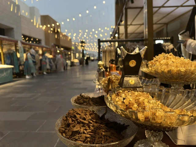 علامة تجارية محلية  في فعالية " أنا وأنت يا رمضان " في مدينة جدة، المملكة العربية السعودية، يوم 1 من فبراير 2026، تجربة رمضانية اجتماعية وثقافية، أنشطة تفاعلية وعروض رمضانية، جلسات عائلية وأجواء روحانية، فعاليات ترفيهية مستوحاة من روح الشهر الفضيل، أجواء دافئة تعزز قيم المشاركة والاحتفاء برمضان.