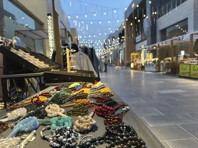 سبح رمضانية في فعالية " أنا وأنت يا رمضان " في مدينة جدة، المملكة العربية السعودية، يوم 1 من فبراير 2026، تجربة رمضانية اجتماعية وثقافية، أنشطة تفاعلية وعروض رمضانية، جلسات عائلية وأجواء روحانية، فعاليات ترفيهية مستوحاة من روح الشهر الفضيل، أجواء دافئة تعزز قيم المشاركة والاحتفاء برمضان.