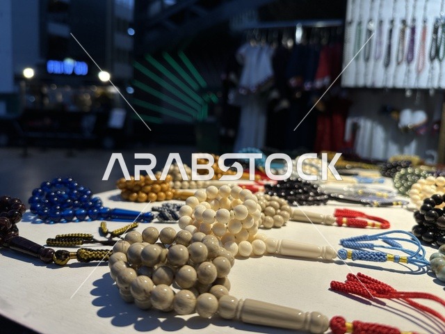 سبح رمضانية في فعالية " أنا وأنت يا رمضان " في مدينة جدة، المملكة العربية السعودية، يوم 1 من فبراير 2026، تجربة رمضانية اجتماعية وثقافية، أنشطة تفاعلية وعروض رمضانية، جلسات عائلية وأجواء روحانية، فعاليات ترفيهية مستوحاة من روح الشهر الفضيل، أجواء دافئة تعزز قيم المشاركة والاحتفاء برمضان.