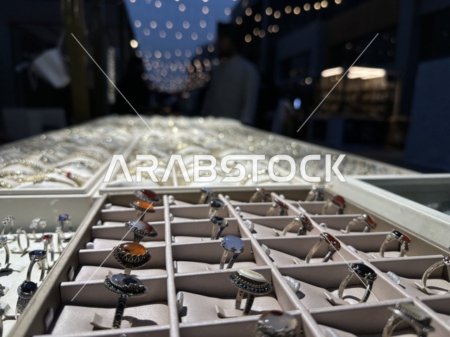 معرض تجاري في فعالية " أنا وأنت يا رمضان " في مدينة جدة، المملكة العربية السعودية، يوم 1 من فبراير 2026، تجربة رمضانية اجتماعية وثقافية، أنشطة تفاعلية وعروض رمضانية، جلسات عائلية وأجواء روحانية، فعاليات ترفيهية مستوحاة من روح الشهر الفضيل، أجواء دافئة تعزز قيم المشاركة والاحتفاء برمضان.