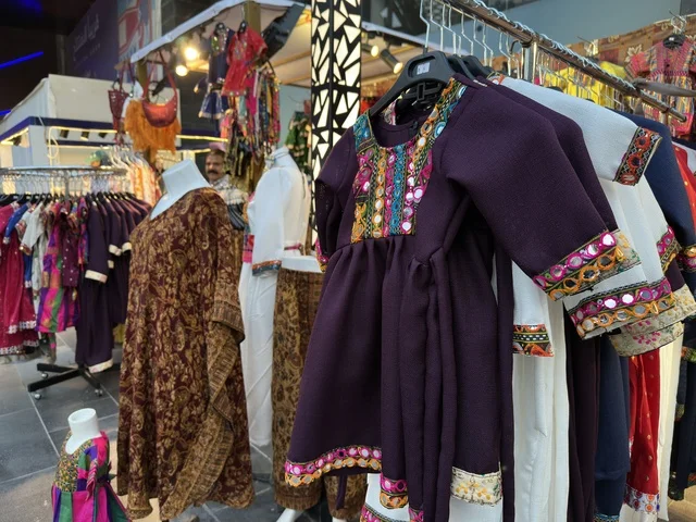 معرض تجاري في فعالية " أنا وأنت يا رمضان " في مدينة جدة، المملكة العربية السعودية، يوم 1 من فبراير 2026، تجربة رمضانية اجتماعية وثقافية، أنشطة تفاعلية وعروض رمضانية، جلسات عائلية وأجواء روحانية، فعاليات ترفيهية مستوحاة من روح الشهر الفضيل، أجواء دافئة تعزز قيم المشاركة والاحتفاء برمضان.