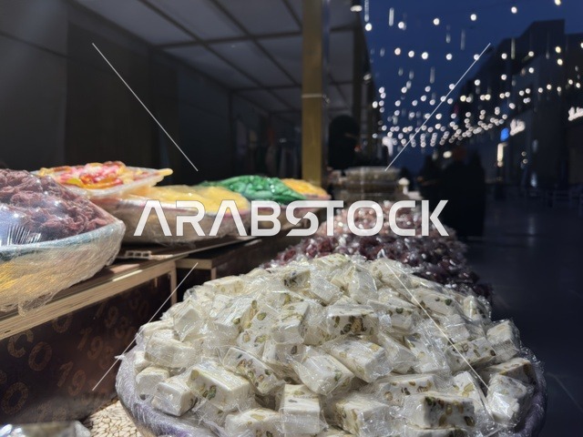 تصوير مقرب لمنتجات رمضانية في فعالية " أنا وأنت يا رمضان " في مدينة جدة، المملكة العربية السعودية، يوم 1 من فبراير 2026، تجربة رمضانية اجتماعية وثقافية، أنشطة تفاعلية وعروض رمضانية، جلسات عائلية وأجواء روحانية، فعاليات ترفيهية مستوحاة من روح الشهر الفضيل، أجواء دافئة تعزز قيم المشاركة والاحتفاء برمضان.