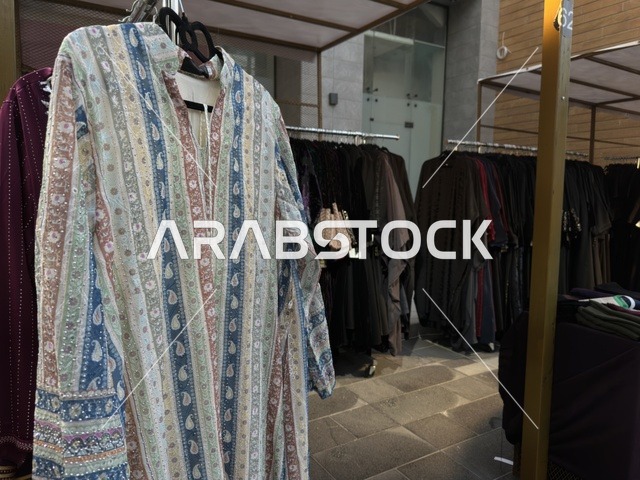 العبايات الرمضانية في فعالية " أنا وأنت يا رمضان " في مدينة جدة، المملكة العربية السعودية، يوم 1 من فبراير 2026، تجربة رمضانية اجتماعية وثقافية، أنشطة تفاعلية وعروض رمضانية، جلسات عائلية وأجواء روحانية، فعاليات ترفيهية مستوحاة من روح الشهر الفضيل، أجواء دافئة تعزز قيم المشاركة والاحتفاء برمضان.