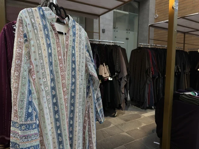 العبايات الرمضانية في فعالية " أنا وأنت يا رمضان " في مدينة جدة، المملكة العربية السعودية، يوم 1 من فبراير 2026، تجربة رمضانية اجتماعية وثقافية، أنشطة تفاعلية وعروض رمضانية، جلسات عائلية وأجواء روحانية، فعاليات ترفيهية مستوحاة من روح الشهر الفضيل، أجواء دافئة تعزز قيم المشاركة والاحتفاء برمضان.