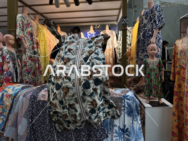 معرض ازياء في فعالية " أنا وأنت يا رمضان " في مدينة جدة، المملكة العربية السعودية، يوم 1 من فبراير 2026، تجربة رمضانية اجتماعية وثقافية، أنشطة تفاعلية وعروض رمضانية، جلسات عائلية وأجواء روحانية، فعاليات ترفيهية مستوحاة من روح الشهر الفضيل، أجواء دافئة تعزز قيم المشاركة والاحتفاء برمضان.