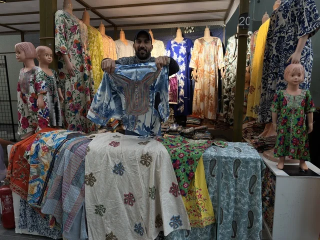 معرض ازياء في فعالية " أنا وأنت يا رمضان " في مدينة جدة، المملكة العربية السعودية، يوم 1 من فبراير 2026، تجربة رمضانية اجتماعية وثقافية، أنشطة تفاعلية وعروض رمضانية، جلسات عائلية وأجواء روحانية، فعاليات ترفيهية مستوحاة من روح الشهر الفضيل، أجواء دافئة تعزز قيم المشاركة والاحتفاء برمضان.