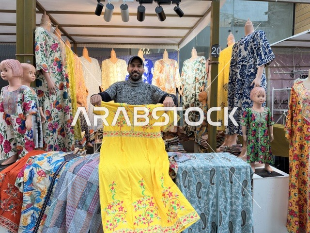 معرض ازياء في فعالية " أنا وأنت يا رمضان " في مدينة جدة، المملكة العربية السعودية، يوم 1 من فبراير 2026، تجربة رمضانية اجتماعية وثقافية، أنشطة تفاعلية وعروض رمضانية، جلسات عائلية وأجواء روحانية، فعاليات ترفيهية مستوحاة من روح الشهر الفضيل، أجواء دافئة تعزز قيم المشاركة والاحتفاء برمضان.